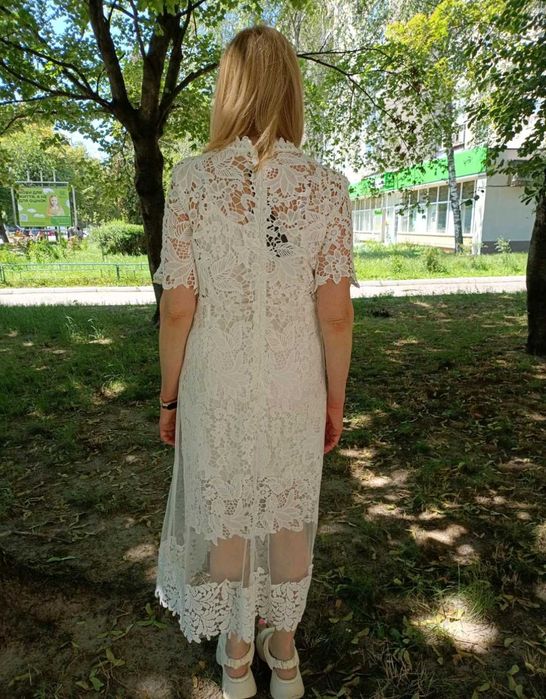 Святкова жіноча сукня