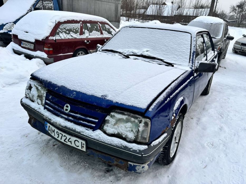 Продам Opel Ascona під ремонт або на запчастини