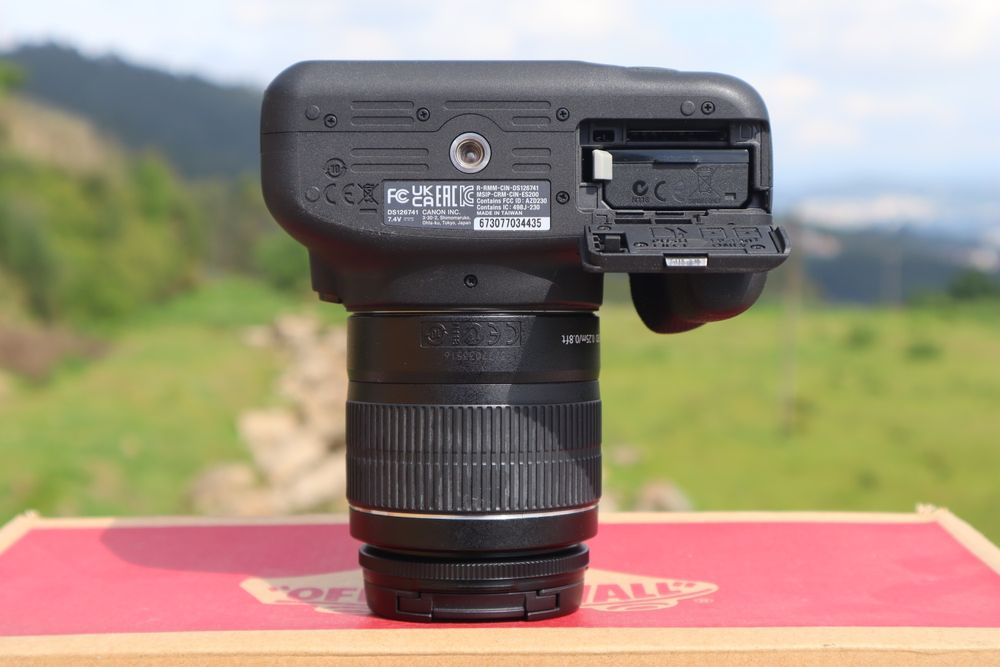 Canon EOS 2000D  + EFS 18-55mm