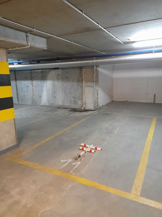 Miejsce postojowe z przedłużeniem, ul. Hawelańska 6 (sprzedaż/wynajem)