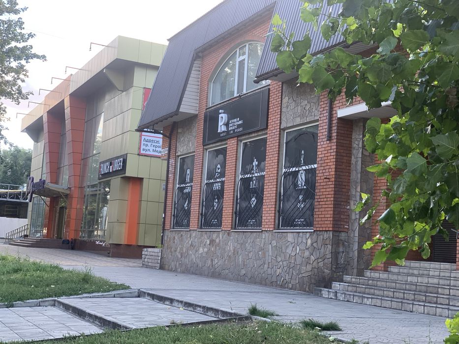 Здається в оренду окрема двоповерхова будівля в центрі міста.