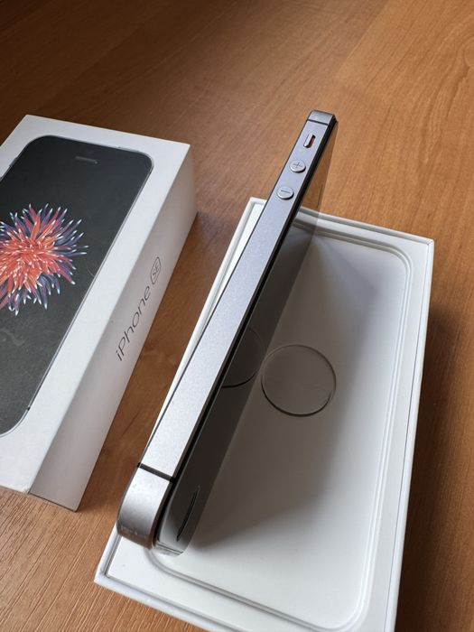 Телефон iPhone 5se 32gb