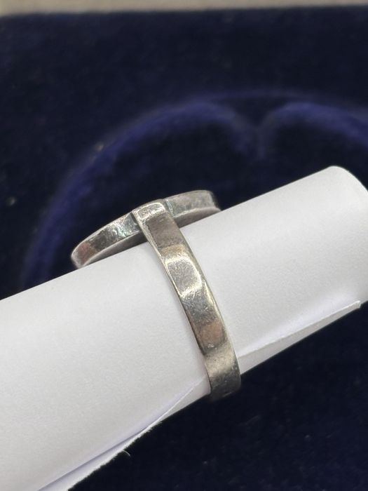 Pierścionek z masą perłową 1984