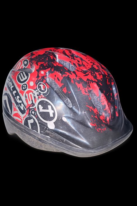 Kask dziecięcy czarno czerwony