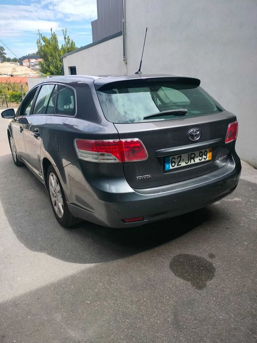 Toyota Avensis T27 2010