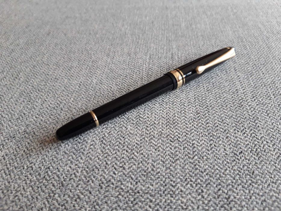 Caneta de tinta permanente