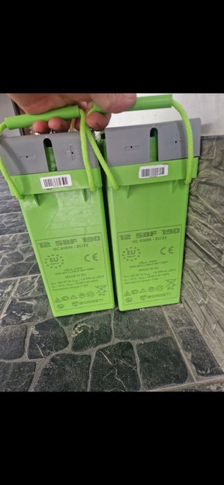 Інвертор та акумулятори AGM