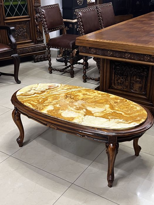 Стiл журнальний овальний дерев'яний з оніксом.Бельгія