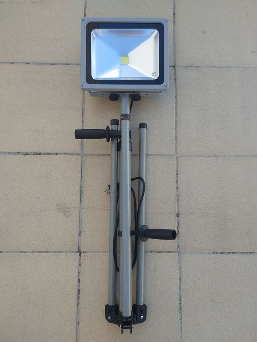 Foco LED com tripé XQ-Lite®