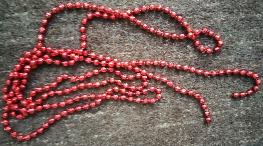 Correntes com 3 metros, com sininhos ou bolinhas para decoracão
Cada c