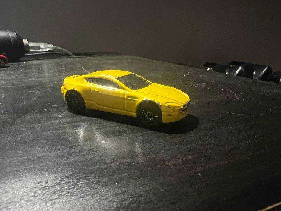 Hot Wheels Aston Martin V8 Vantage