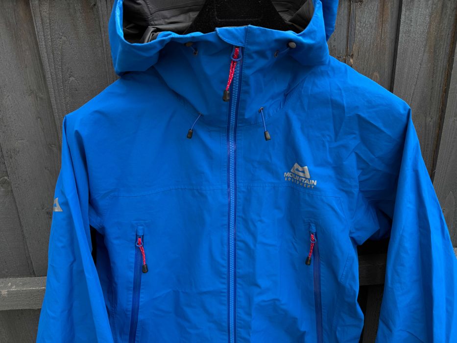 чоловіча куртка Mountain Equipment для похдів дощу та будь якої погоди