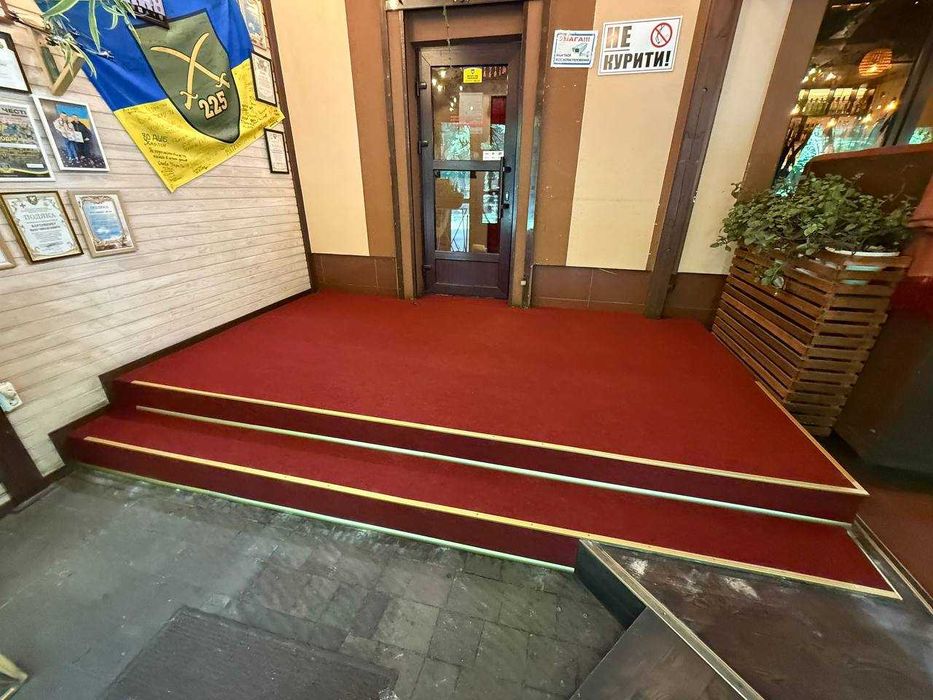 Ковролін , більше 150 видів .