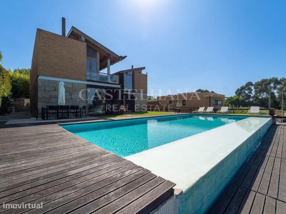 Moradia T6 com vista rio/mar piscina e jardim na Afurada