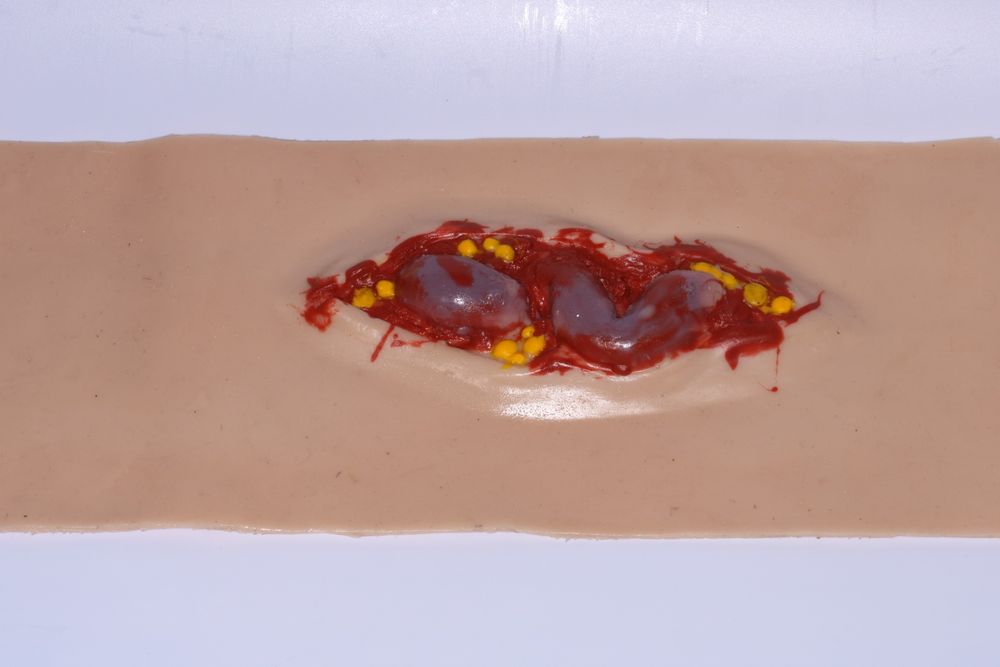 Силіконовий тренажер  "проникаюче поранення живота". Тактична медицина