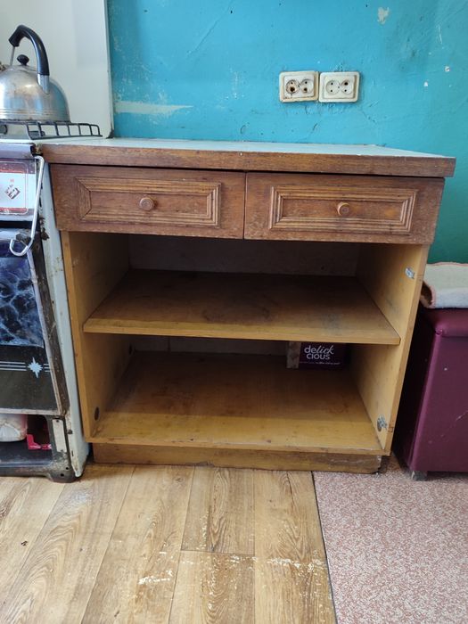 Дерев'яні кухонні меблі для дачі або гаражу