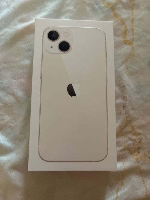 Телефон iPhone 13