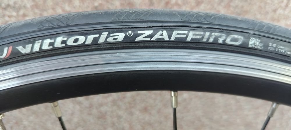 Cannondale CAAD Optimo 175 cm z aluminiową ramą i karbonowym widelcem osprzęt shimano
