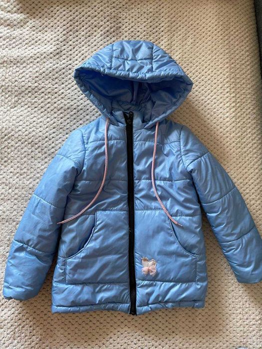Демисезонная куртка с капюшоном голубая