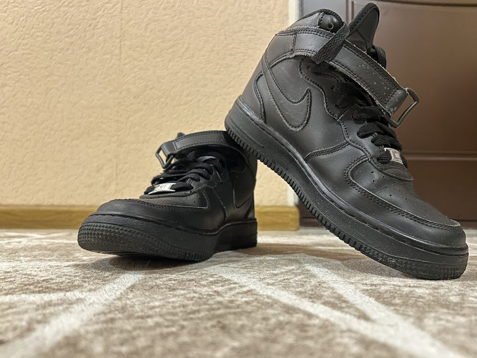 Продам кросівки Nike Air Force 1 Mid '07
