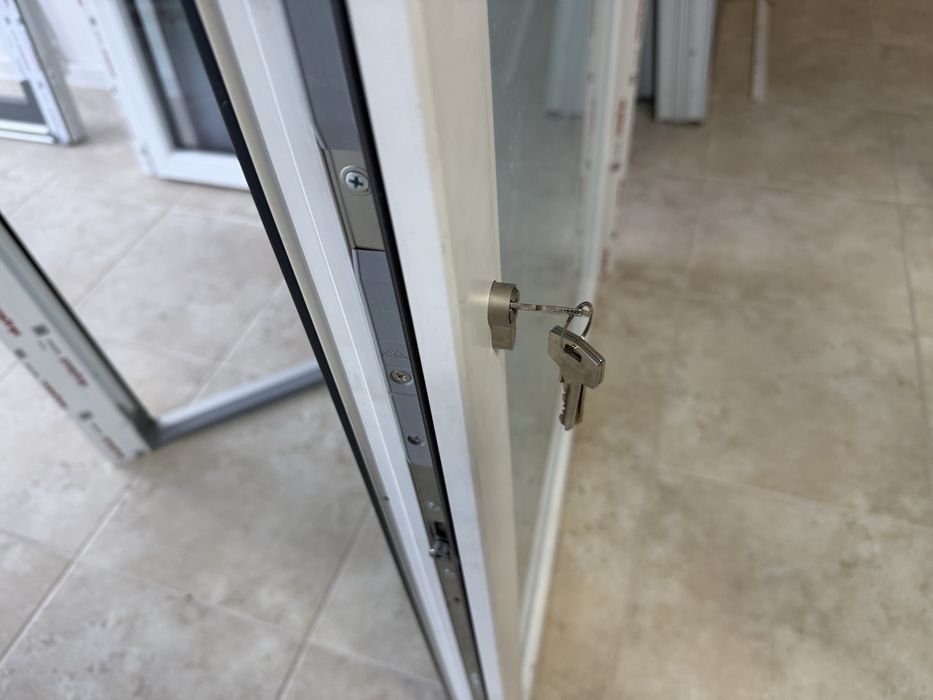 Porta pvc fechadura