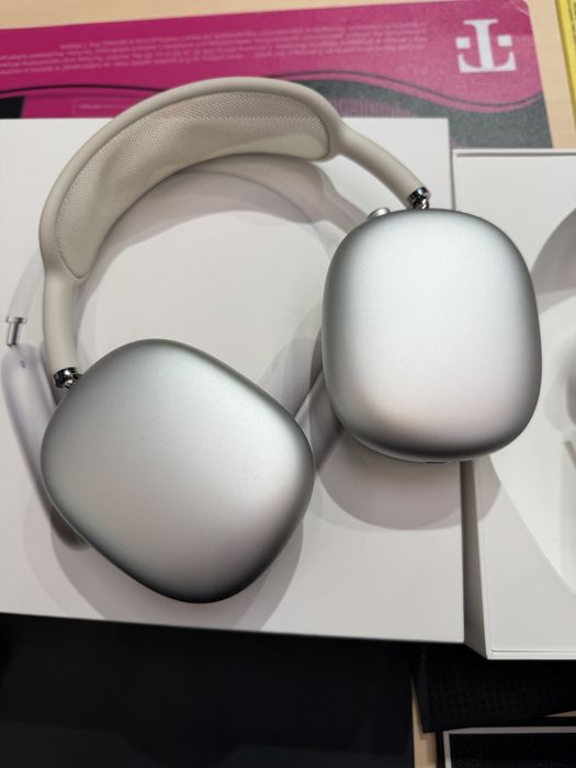 Airpods Max Lightning