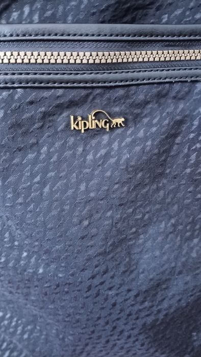 Mochila preta Kipling para laptop