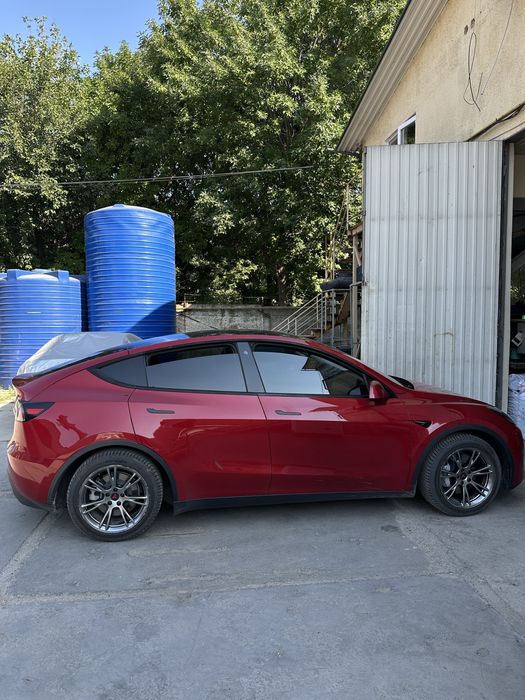 Tesla Model Y Dual motor/Long range