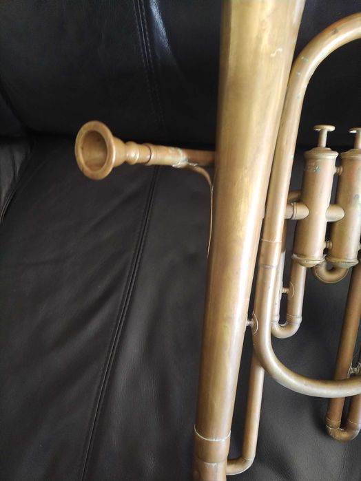 Antigo bombardino, eufónio, tuba, de 3 pistons, em latão, século XIX/XX. Revisto por luthier