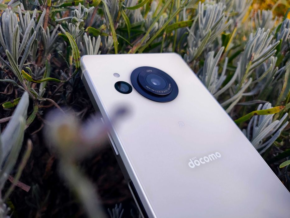 Компактний флагман з Японії Sharp R8S(Дві сім,Військов.станд.,8\256gb)