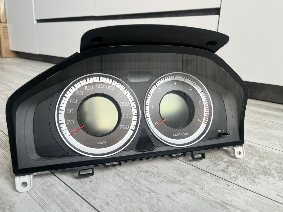 Панель приборна VOLVO S60 . Платформа P3.