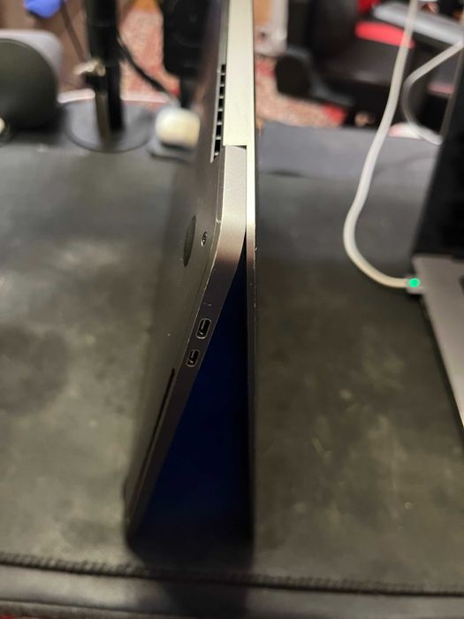 MacBook Pro 16 2019 Core i9 32GB Radeon 5300M 8GB SSD 500
