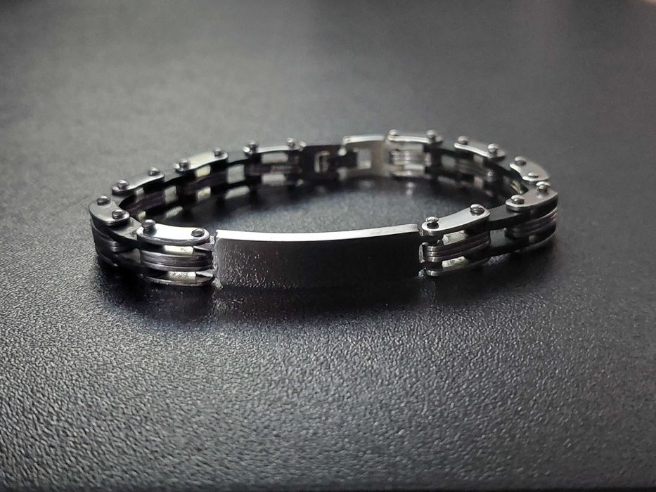 Pulseira com chapa para gravar nome, em aço e borracha, como nova
