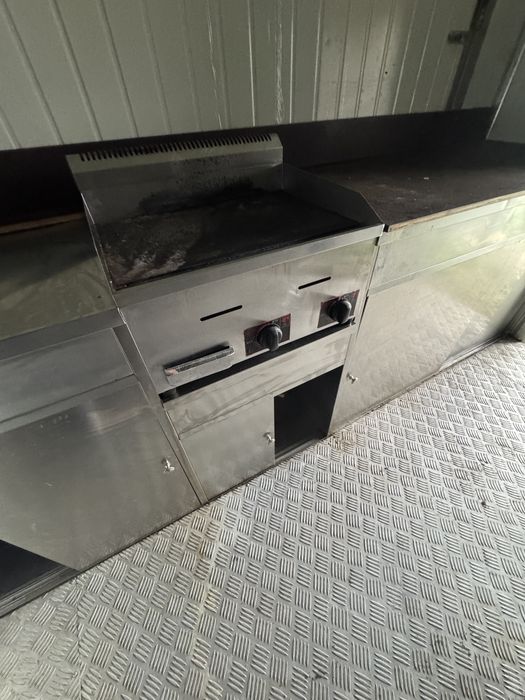 Przyczepa gastronomiczna 4x2