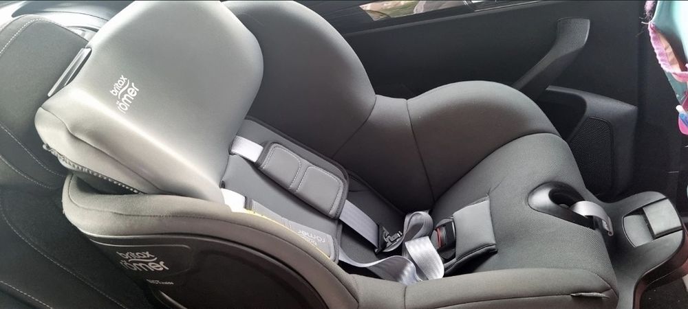 Автокресло Britax-Romer Dualfix з 3 міс. до 4 років