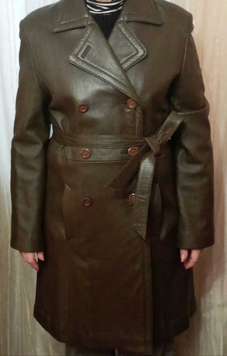 Продам женский кожаный плащ (р.46-48). Длина по спине 96 см.