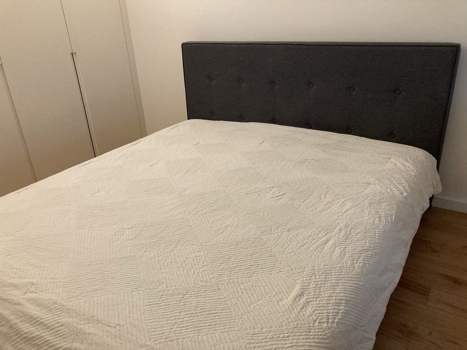 Cama com colchão 180 x 200