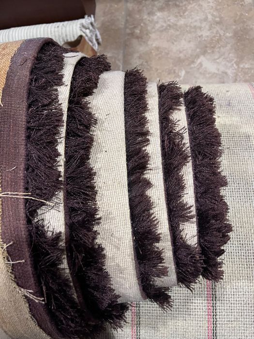 Tapete castanho (5,90 x 3,17 m)