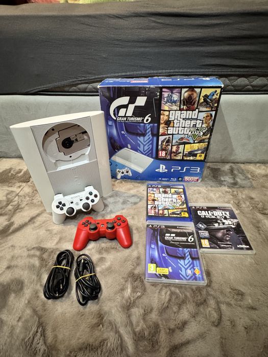 Playstation 3 Super Slim 500Gb (Branca) (Desbloqueada) + Caixa original + 2 comandos +3 jogos