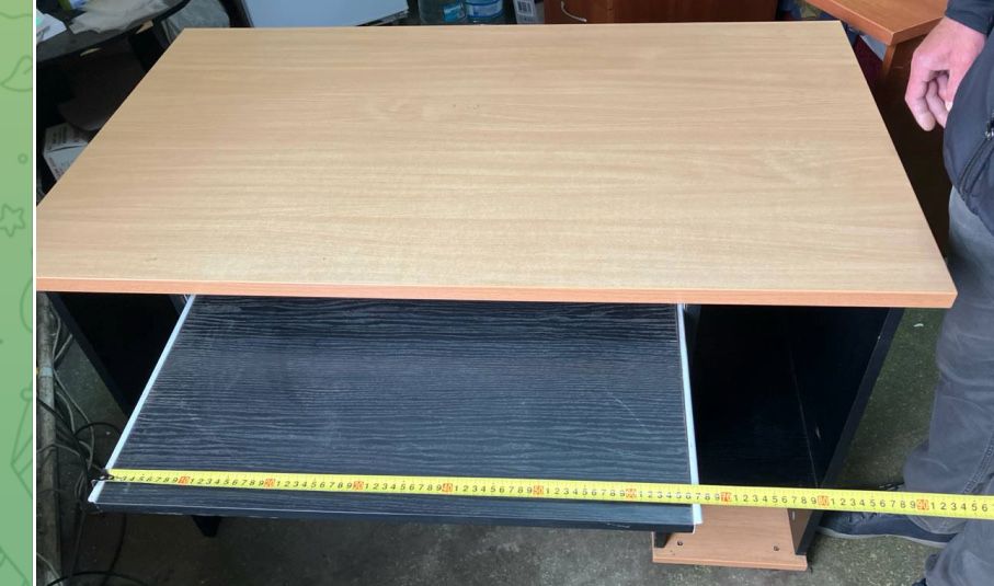 Компʼютерний стіл 1200*700.