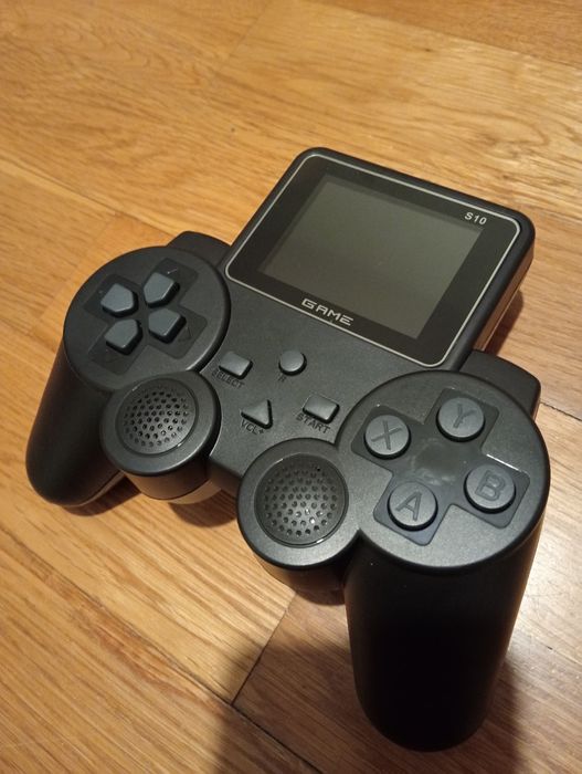 Portable Retrovision S10 gaming console with 500 games64284483823489120