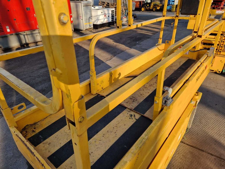 Ножничний підйомник Haulotte Compact 10N, акамуляторний, пеканіска