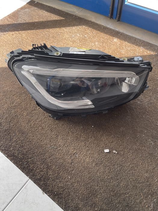 Vendo este farol  dt dum Mercedes GLC
