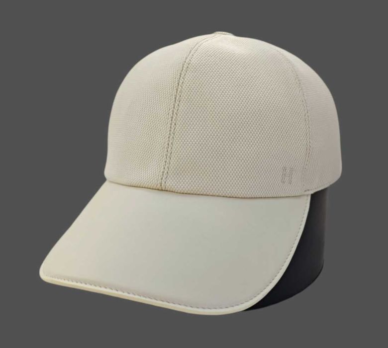 Cap Hermes com fecho metalico ajustavel
