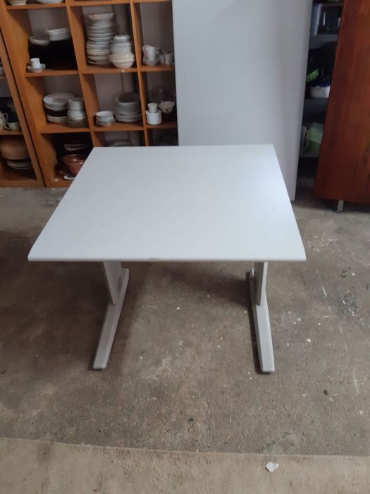 Secretárias em metal