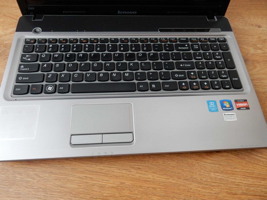 Laptop Lenowo Z 565