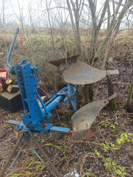 Pług jednoskibowy obrotowy