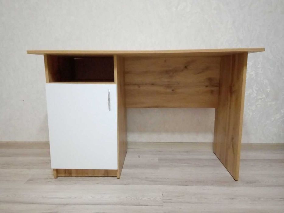 Продаю офісні столи IKEA