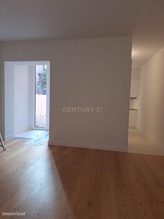 Apartamento T2 para arrendamento em Campo de Ourique