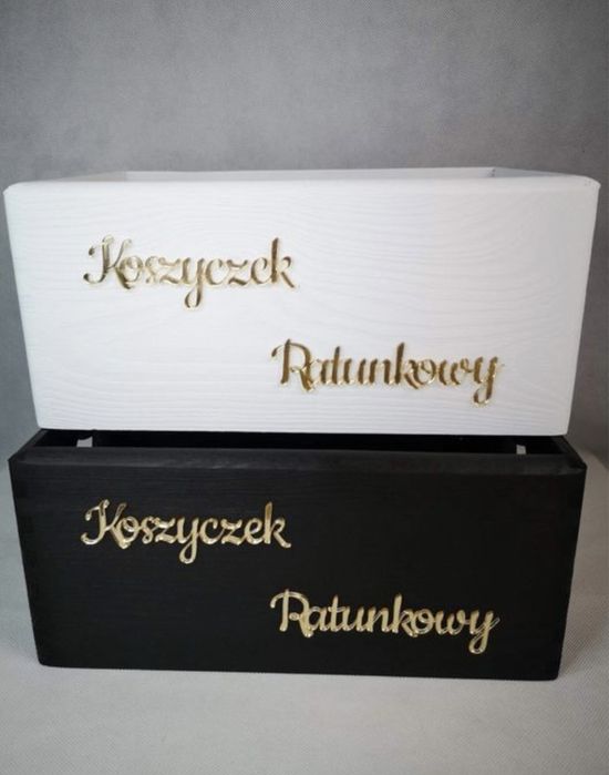 Zestaw koszyczkow ratunkowych i komplet wieszakow